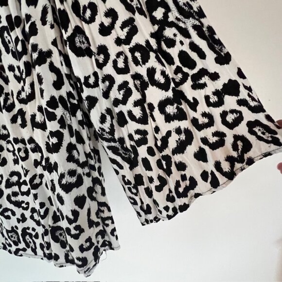 CATO EST 1946 WOMENS LEOPARD PRINT BLOUSE, BELL SLEEVES, SIZE 22/24W - Picture 4 of 8